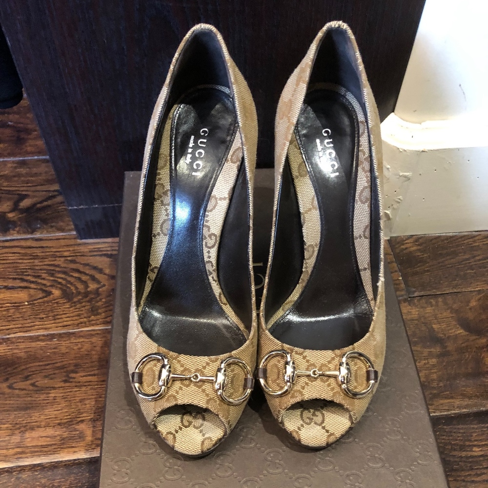 Gucci beige ebony/ chocolate shoes size 37